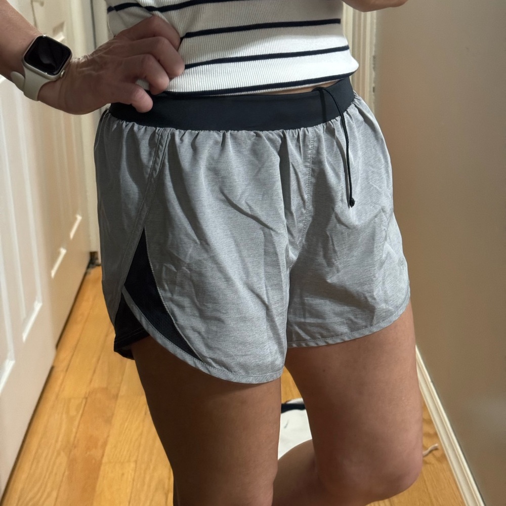 Under Armour Gray Athletic Shorts Lightweight Elastic Waistband